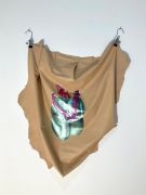 <p>Klodin Erb,&nbsp;<em>Herzkammer #7,</em> 2023 / 2024, Metallic acrylic paint and sewing thread on dyed lamb leather, two clothes hooks and clips, ca 90 x 70 cm</p>
