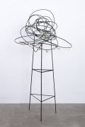 <p isrender="true">李钢，<em isrender="true">流动 No. 1</em>，2015，玉镯，螺纹钢筋，228 x 125 x 94 cm</p>
