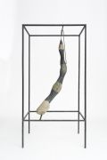 <p>李钢，<em>莲池 No. 5</em>，2015，石头、大理石胶和钢筋，雕塑尺寸：138 x 45 x 35 cm；整体尺寸：175 x 91 x 66 cm</p>
