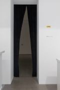 <p>展览现场，刘麟瑶，<em>203</em>，麦勒画廊 &middot; 弦 xi&aacute;n，中国北京，2025年4月13日 &ndash; 5月11日</p>
