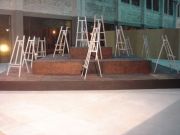 <p isrender="true">刘鼎，<em>转型期的标本－产品</em>，2005，本作品分两部分实施，第一部分：布面油画，40张，各60 x 90cm，时间：2005年11月18日，下午3点－7点，地点：广东美术馆第二届广州三年展，将深圳大芬村的绘画工厂的13位画师，所有绘画工具和材料移到广东美术馆，进行绘画生产</p>
