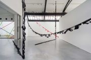 <p>展览现场，马里昂&middot;巴鲁克，Marion Baruch<em>Structures of Radical Will</em>，2021，卡布基金会（Fondation CAB），比利时布鲁塞尔，2021年3月24日 - 7月24日，图片：Lola Pertsowsky&nbsp;</p>
