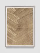 <p>米尔科&middot;巴泽吉亚，<em>States of Mind &ndash; recurring hills and valleys</em>，2025，Coprinus comatus ink on paper，18.5 x 12.5（画芯）；22 x 16.5 cm（带框）</p>
