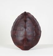 <p isrender="true">米尔科&middot;巴泽吉亚，<em>Tartaruga</em>，2018，非洲紫檀，14 x 53.5 x 44 cm</p>

