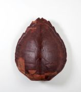 <p>米尔科&middot;巴泽吉亚，<em>Tartaruga</em>，2018，非洲红木，24.5 x 77.5 x 65.5 cm</p>
