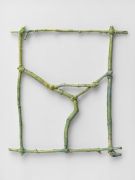 <p>米尔科&middot;巴泽吉亚，<em>Val-Bella (greenyellow)</em>，2015，陶瓷，颜料上釉，44 x 33 x 2.2 cm</p>
