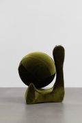 <p>Miao Miao, <em>Swan&nbsp;Velvet&nbsp;Snail&nbsp;Turntable</em>, 2025, plastic,&nbsp;foaming&nbsp;powder,&nbsp;acrylic,&nbsp;steel&nbsp;wire, velour, twine, 96 x 75 x 63 cm</p>
