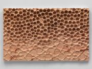 <p>米尔科&middot;巴泽吉亚，<em>Midada da structura</em>，2012，松木 (瑞士五针松)，110 x 178 x 11 cm，图片：Stefan Altenburger</p>
