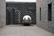 <p>诺特&middot;维塔尔，<em isrender="true">月亮</em>，2009，不锈钢，&oslash; 170 cm</p>
