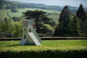 <p>展览现场，<em>Not Vital</em>，约克郡雕塑公园，英国韦克菲尔德，2016年5月21日 &ndash; 2017年1月2日。图片提供：Jonty Wilde</p>
