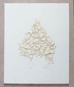 <p>诺特&middot;维塔尔，<em>Mountain</em>，2018，陶瓷，44.4 x 36.1 cm</p>
