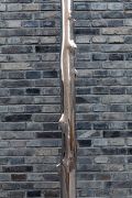 <p>诺特&middot;维塔尔，<em isrender="true">领路</em>，2012，1/3，不锈钢，777 x &oslash; 16 cm，局部</p>
