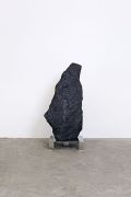 <p isrender="true">诺特&middot;维塔尔，<em>黑山</em>，2013，煤，123 x 58 x 49 cm</p>
