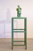 <p>乌尔斯&middot;吕蒂，<em>Selfportrait (small monument for important old men Nr. 5) </em>，2012 / 2019，青铜着色，独版，150 x 50 x 50 cm</p>
