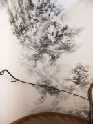 <p>尤莉亚&middot;斯坦纳，<em>circle in a thermal</em>，2018, 墙体绘画，水粉，特定空间绘画</p>

