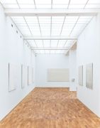 <p>展览现场，<em>邱世华. WEISSES FELD/WHITE FIELD</em>，柏林汉堡车站现代美术馆，德国柏林，2012年4月26日 - 8月5日</p>
