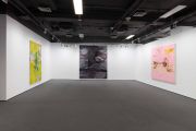 <p>展览现场，高嫣 (Rebekka Steiger)，<em>和蝎子厮混 - mingling with scorpions</em>，博乐德文化集团，中国北京，2021年10月23日 &ndash; 2022年1月23日</p>
