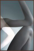 <p>魏德曼/梅特勒，<em>tender hug 1</em>，2024，1/3，lambdaprint，深色橡木画框，120 x 80 cm，3版</p>
