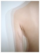 <p>魏德曼/梅特勒，<em>tender hug 3</em>，2025，1/3，超平滑摄影棉纸颜料微喷，160 x 120 cm，3版</p>
