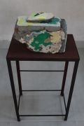 <p>塔尼娅&middot;戈埃尔，<em>C.P.W.D. Fragments - 56</em>, <em>Sarojini Naga</em>r，2019，拆迁工地回收建筑废料，19 x 29.2 x 25.4 cm; 74 x 46 x 30.5 cm（托架）</p>
