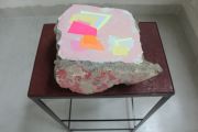 <p>塔尼娅&middot;戈埃尔，<em>C.P.W.D. Fragments - 55, Kidwai Nagar</em>，2019，拆迁工地回收建筑废料，115.3 x 28 x 25.4 cm; 74 x 46 x 30.5 cm（托架）</p>
