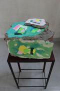 <p>塔尼娅&middot;戈埃尔，<em>C.P.W.D. Fragments - 50,&nbsp;Sarojini Nagar M Block</em>, 2019，拆迁工地回收建筑废料，28 x 43.2 x 28 cm; 89 x 46 x 30.5 cm (托架)</p>
