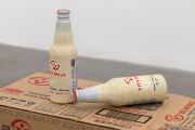<p>Tobias Kaspar, <em>Soymilk </em>(detail), 2019, 1 vita milk card board box, 3 bronze sculptures with oil paint, 40 x 17 x 15 cm (installation dimension)</p>

