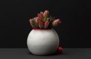 <p>Tobias Rehberger, <em>Hu Qingyan</em>,&nbsp;2019, ongoing series of vase portraits, ceramic, paint, protea cynaroides, 34 x 44 x 40 cm (vase)</p>
