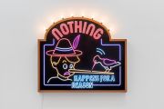 <p>托比亚斯&middot;雷贝格，<em>Nothing happens for a reason</em>，2019，LED灯带，灯泡，铁板，涂料，自粘薄膜，控制系统，126 x 140 x 15 cm&nbsp;</p>
