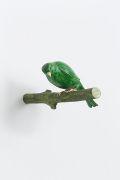 <p isrender="true">托比亚斯&middot;雷贝格，<em>Green Zippy (11 Year)</em>，2014，陶瓷着色，约14 x 26 x 17 cm</p>
