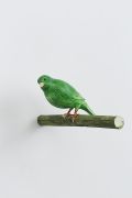 <p isrender="true">托比亚斯&middot;雷贝格，<em>Green Zippy (8 Year)</em>，2014，陶瓷着色，约14 x 26 x 17 cm</p>
