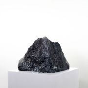<p>米歇尔&middot;孔德，<em>Untitled (Black Murano Glass, Mountain 2)</em>，2017, 1/2</p>

<p>，手工穆拉诺玻璃，花岗岩粉末，(高) 40 x 29 x 20 cm，2版 + I AP</p>
