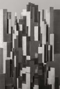 <p>杨牧石，<em>起伏 - 片</em>，2024，不锈钢回收件，173 x 104 x 51 cm，局部</p>
